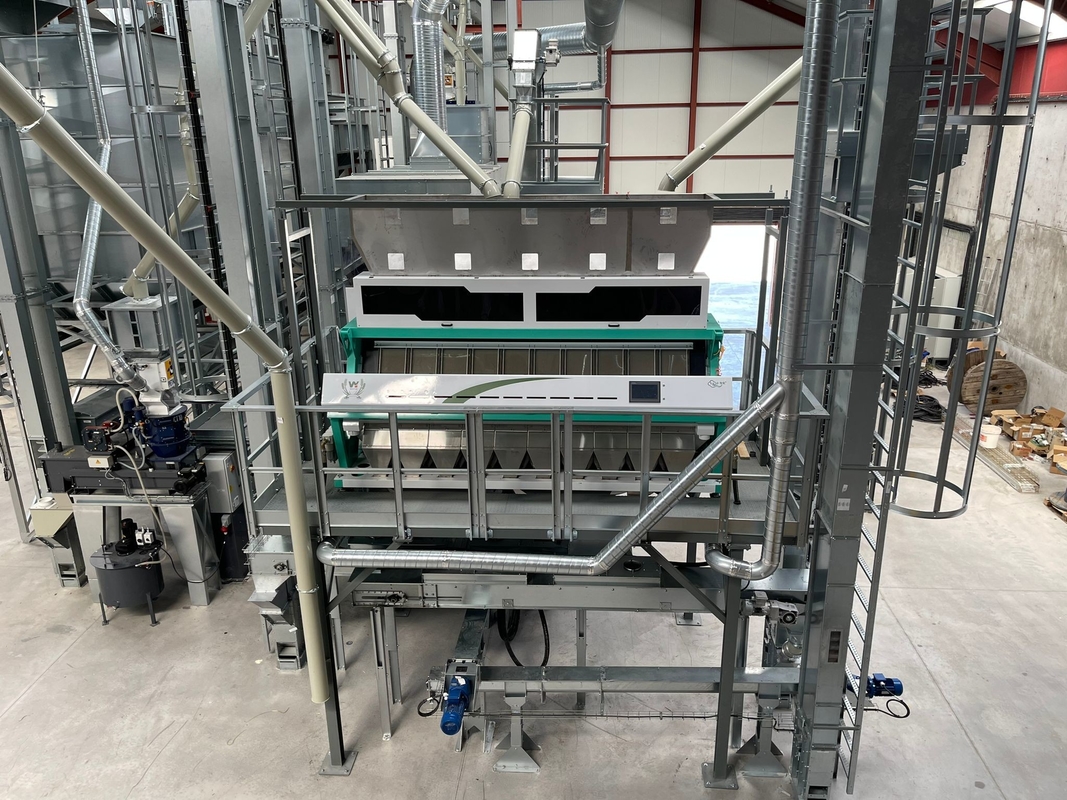 آلة تصنيف الألوان البلاستيكية نير PCB تصنيف ألوان الكريات البلاستيكية مع كاميرا CCD و ضوء LED