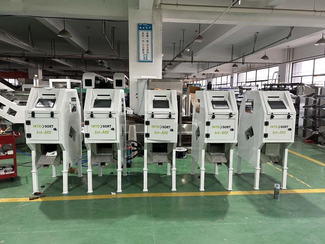 جهاز فرز الألوان متعدد الوظائف ودقة عالية الطاقة الكاملة 0.75kw -7.0kw لفرز العلكة العربية