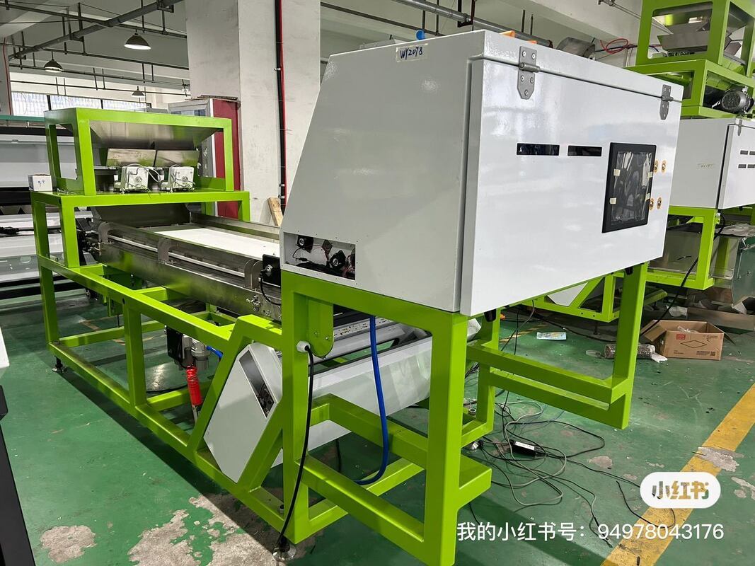 فاصل ألوان خام المنغنيز الصناعي عالي الدقة ≥99.99% مع مصدر ضوء LED وطارد معدني لفرز الحصى