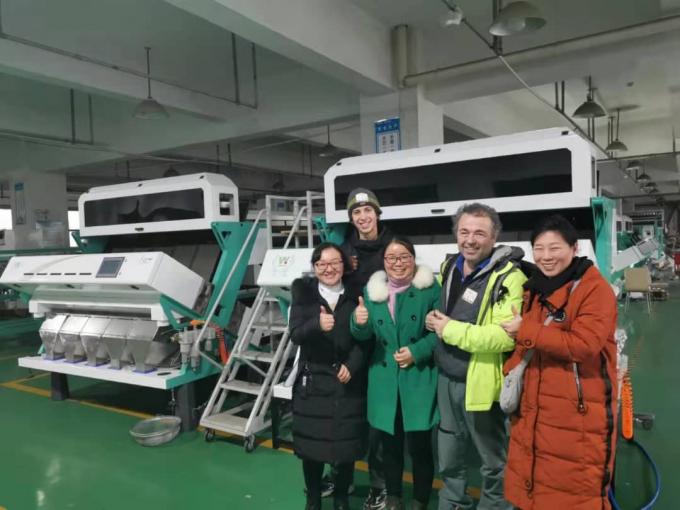 10 آلة تصنيف الألوان من الزجاج الأبيض الزرقاء البنية للصناعة مع جهاز تحكم عن بعد WiFi 11