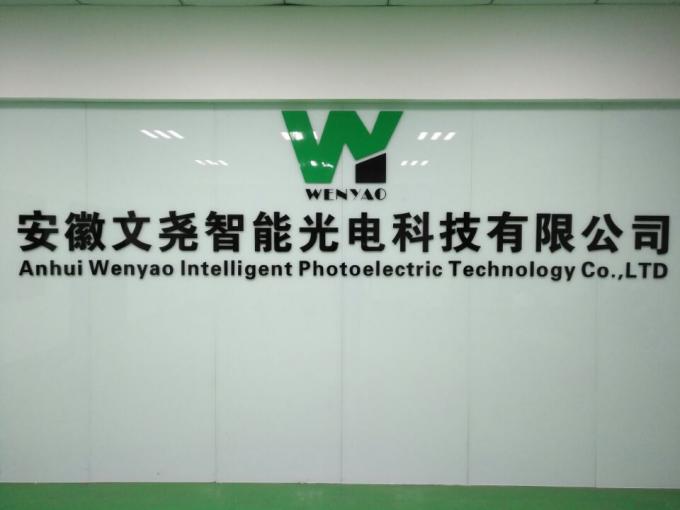 10 آلة تصنيف الألوان من الزجاج الأبيض الزرقاء البنية للصناعة مع جهاز تحكم عن بعد WiFi 24